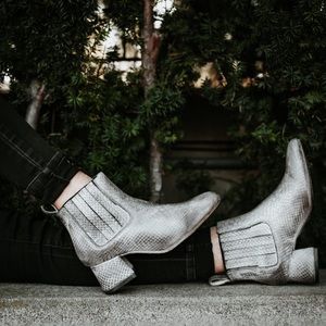 Freebird DANE in Grey Multi